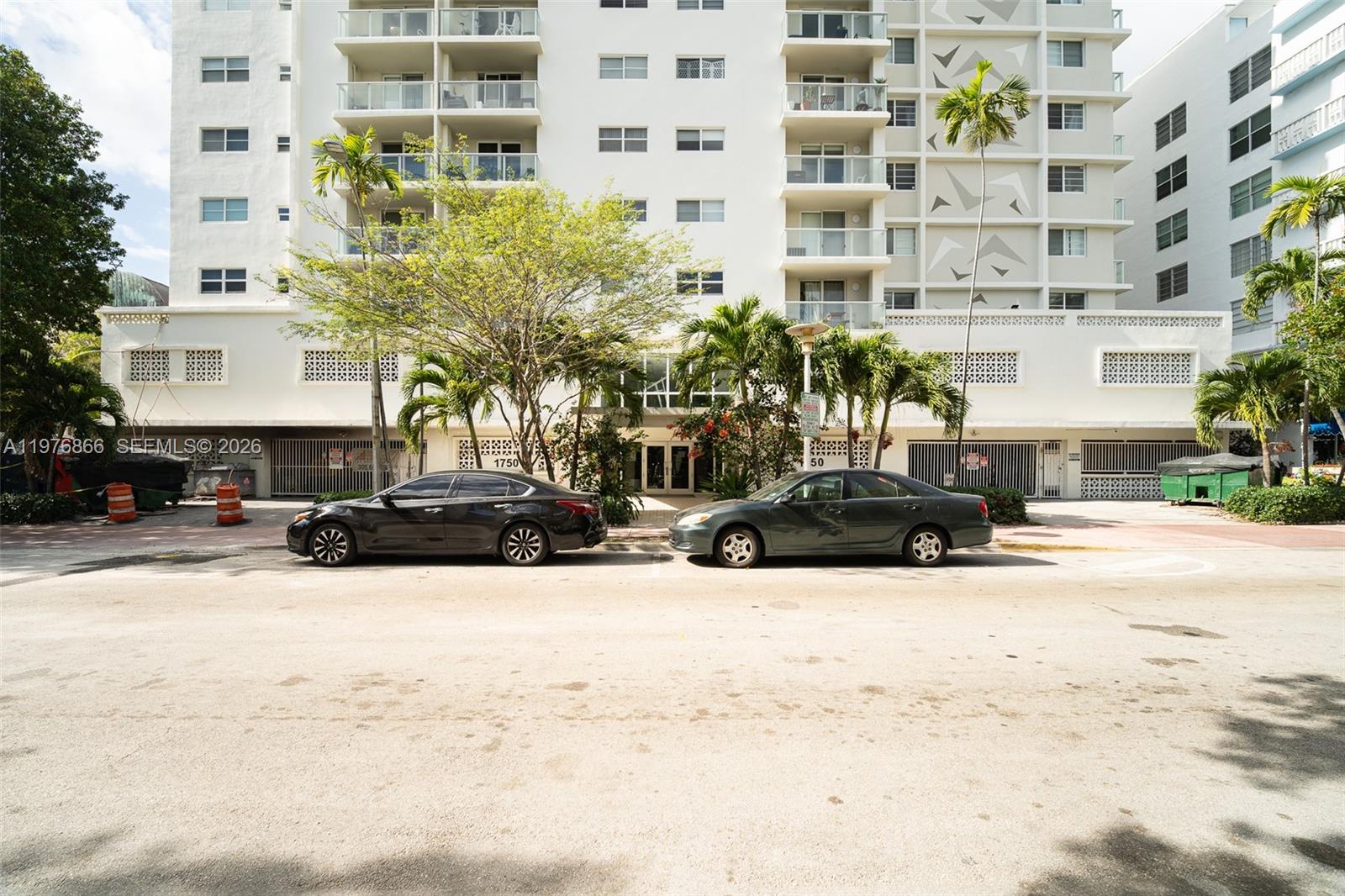 Miami Beach studio located just one block to the beach Lincoln Rd Mall shops and restaurants.
Includes one parking space  in the garage. Building has small gym and new impact windows. No lease for first 2 years allowed.