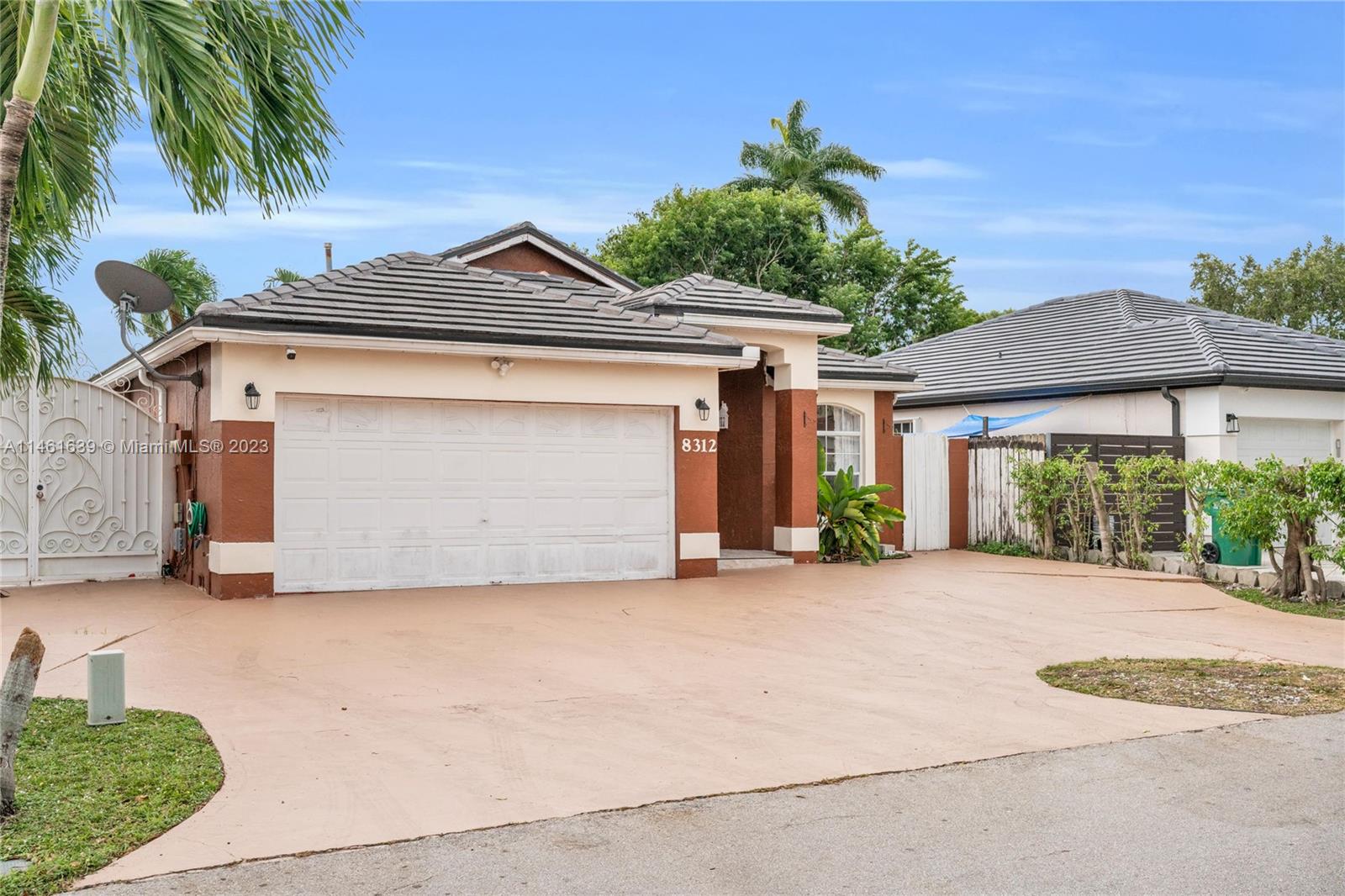 ***FALL IN LOVE WITH THIS WELL MAINTAINED ONE STORY RESIDENCE !*** LOCATED IN CONVENIENTLY LOCATED  "MARBELLA PARK" GATED COMMUNITY. OPEN FLOOR AND HIGH CEILINGS. RECENT IMPROVEMENTS: 3 YEAR OLD ROOF. UPGRADED A/C.WATER HEATER. 2 YEAR OLD LARGE "TOP OF THE LINE" KITCHEN WITH STAINLESS STEEL APPLIANCES,  NEW CABINETS, LIGHTING  FEATURES, CENTER ISLAND, NEW  COUNTERTOPS. MODERNIZED BATHROOMS, NEW CERAMIC TILE FLOORING. FENCED YARD OFFERS PRIVACY IDEAL FOR ENTERTAINING. HUGE DRIVEWAY ACCOMODATES SEVERAL VEHICLES. LOW HOA MONTHLY FEE. CLOSE TO SHOPPING FACILIES, RESTAURANTS,PARKS AND HIGHWAYS.