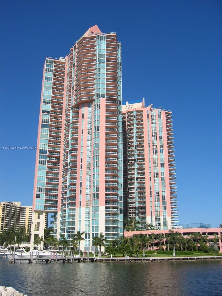 Apartment in the heart of Aventura, two blocks from Aventura Mall, 5 minutes from the beach, incredible view, with access to resort amenities, two swimming pools, Jacuzzi, sauna, tennis courts, club house, marina, gym, valet parking , 24/7 security, and a covered parking lot.
Part Furn.


Showing assist.