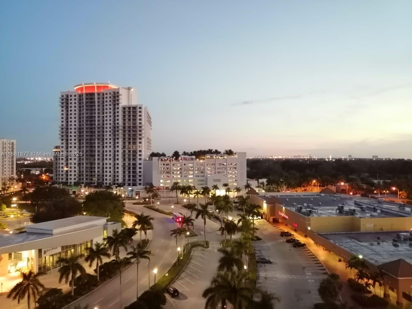 INVESTMENT OPPORTUNITY!! AIRBNB OK!! FANTASTIC LOCATION! RIGHT BY HOLLYWOOD CIRCLE. CLOSE TO PUBLIX, WALGREENS, SEVERAL RESTAURANTS, AND A BIKE RIDE TO THE BEACH OR 10 10-MINUTE CAR RIDE!  CAN'T BE THE LOCATION FOR THE PRICE!  COMPLETELY RENOVATED, READY FOR THE NEXT OWNER.