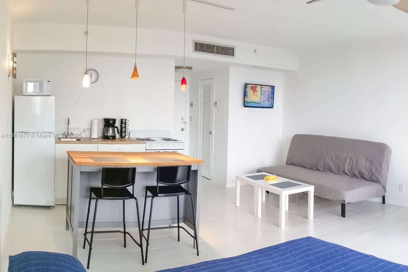 HOME TOWER CONDO - Residential