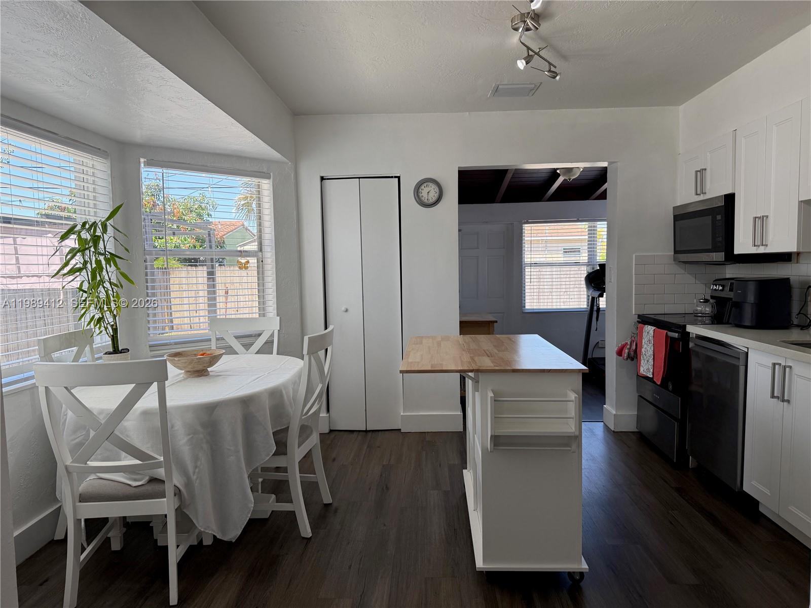 SUNSHINE MANOR - Residential