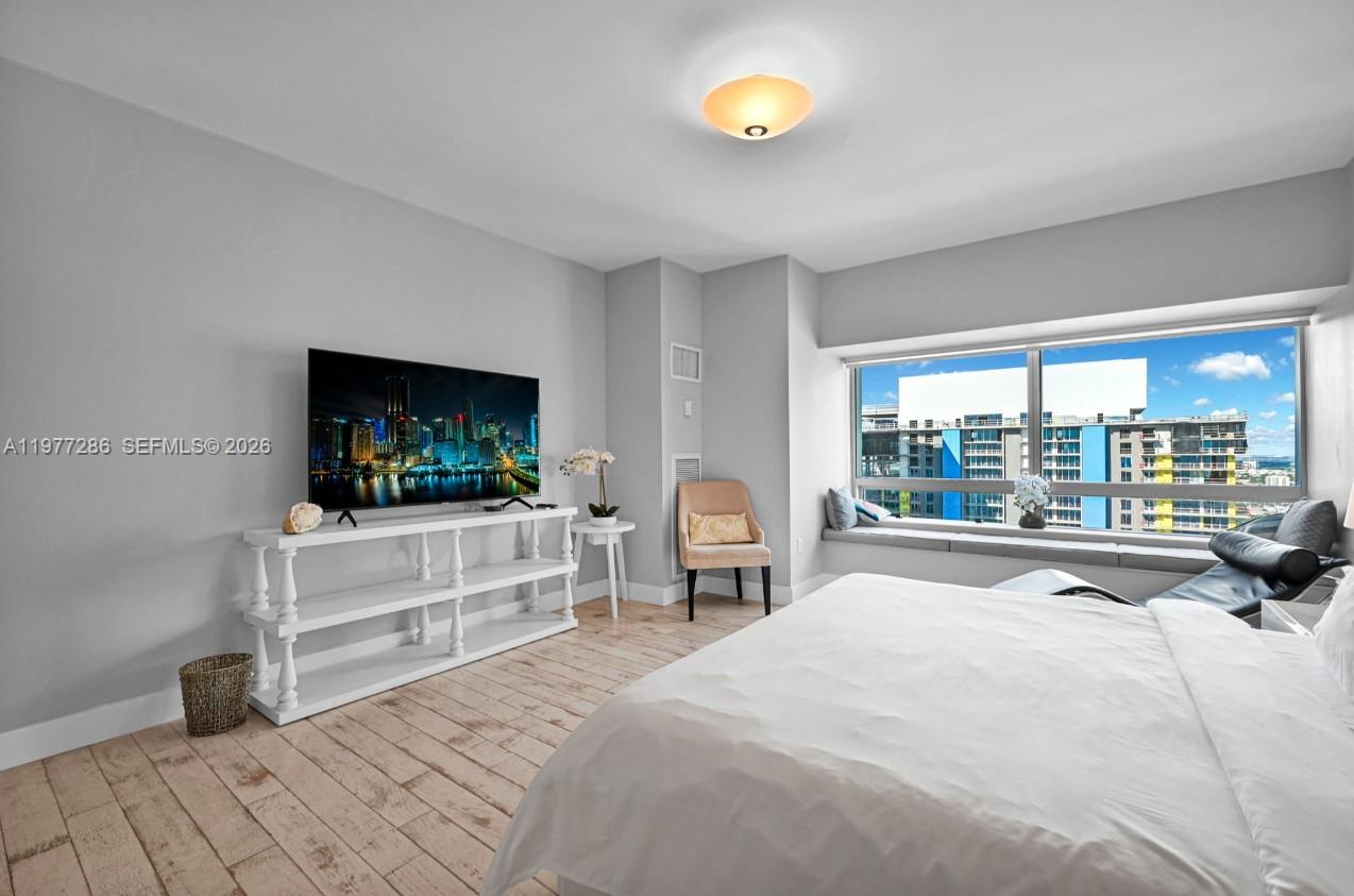 MILLENNIUM TOWER CONDOMIN - Residential