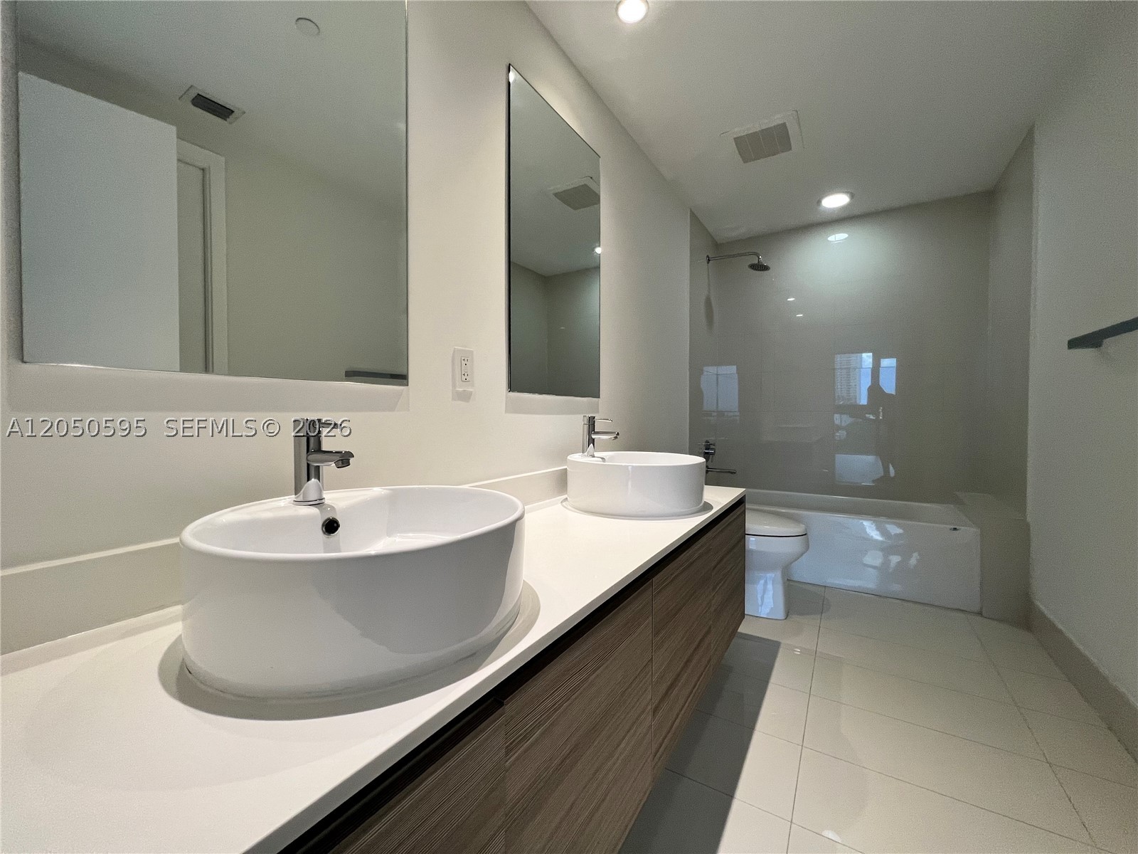 3401 MIDTOWN CONDO - Residential Lease