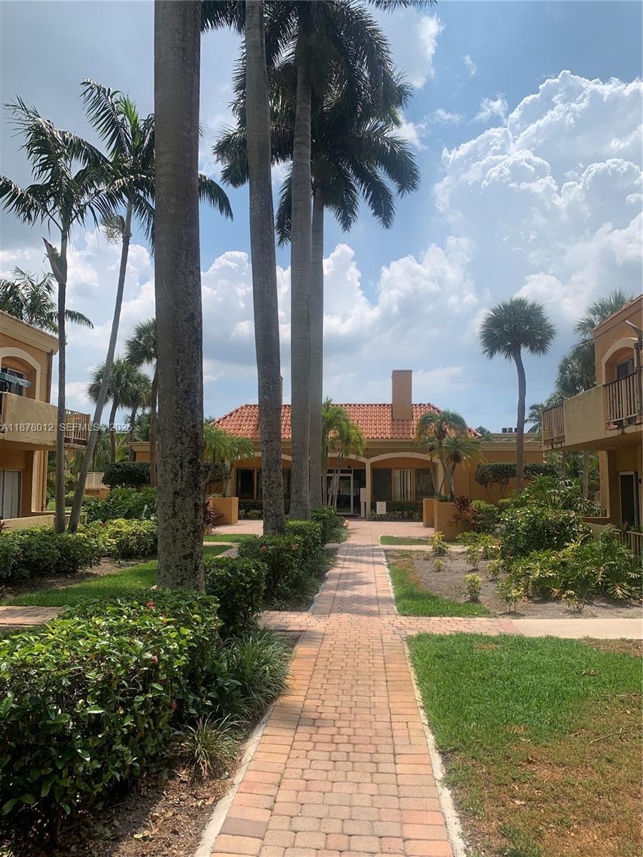 VENETIAN GARDENS AT COUNT - Residential