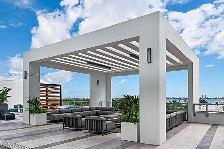 QUADRO CONDO - Residential