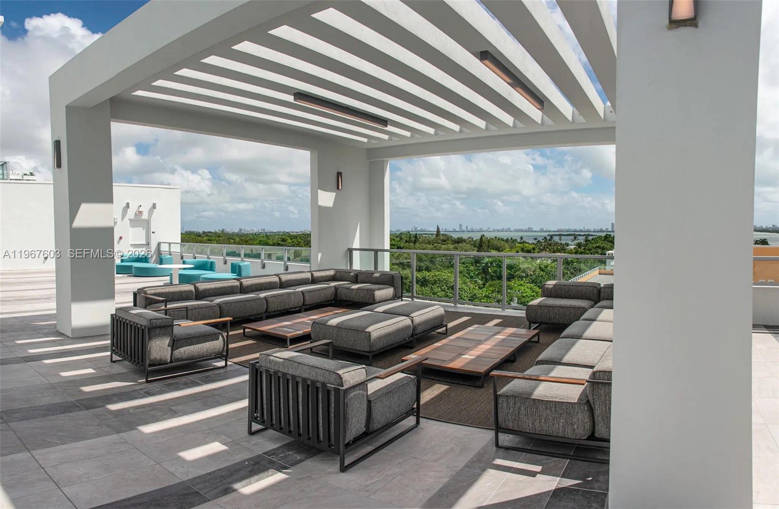 QUADRO CONDO - Residential