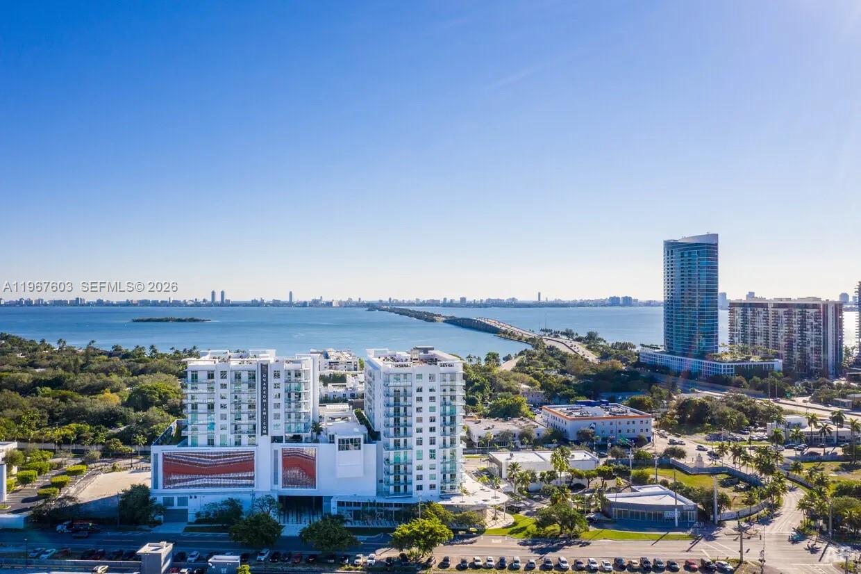QUADRO CONDO - Residential