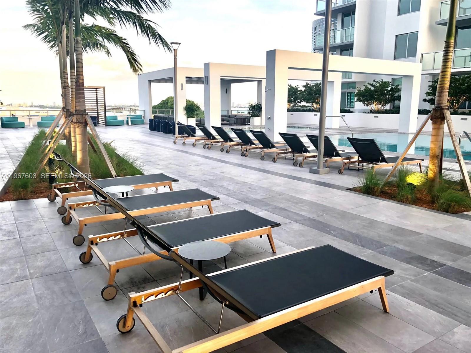 QUADRO CONDO - Residential