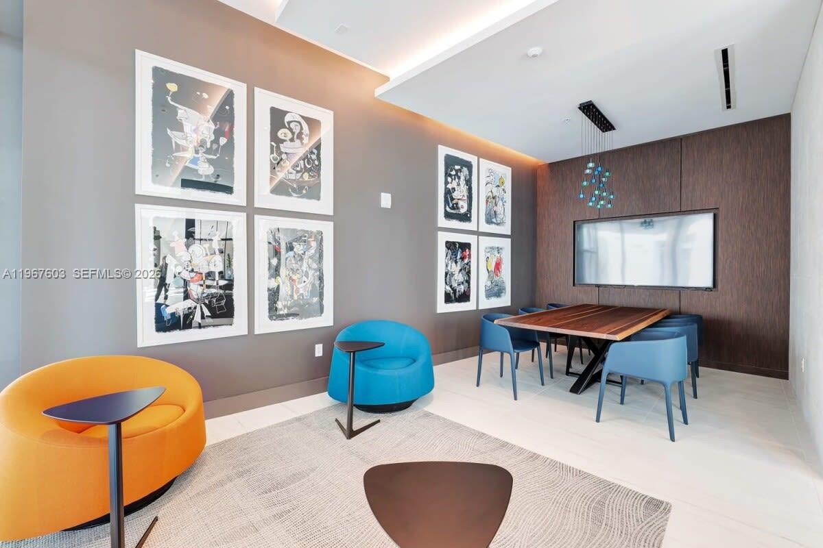 QUADRO CONDO - Residential