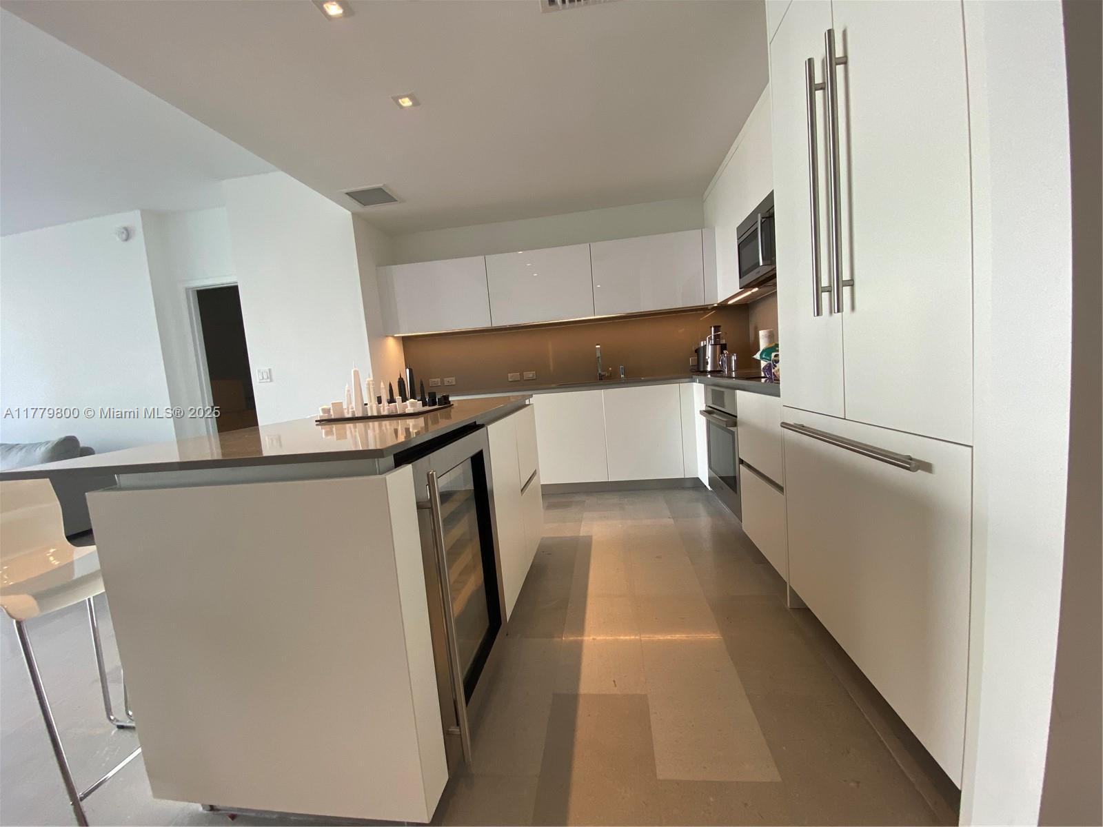 REACH CONDO - Residential Lease