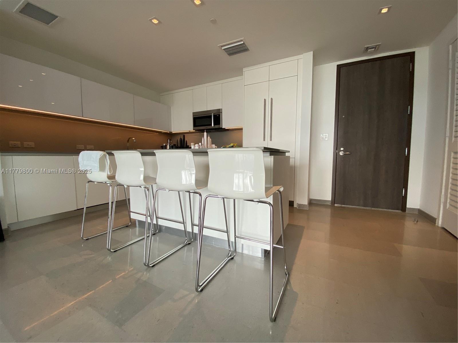 REACH CONDO - Residential Lease