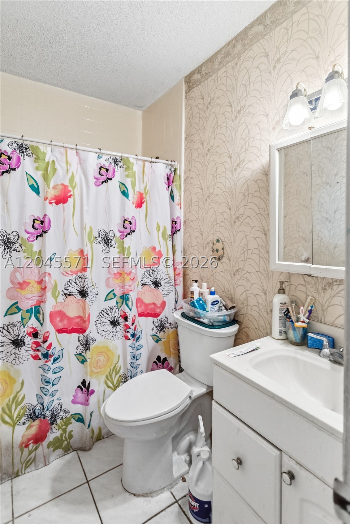NO BAY WHITE HOUSE NO 2 C - Residential