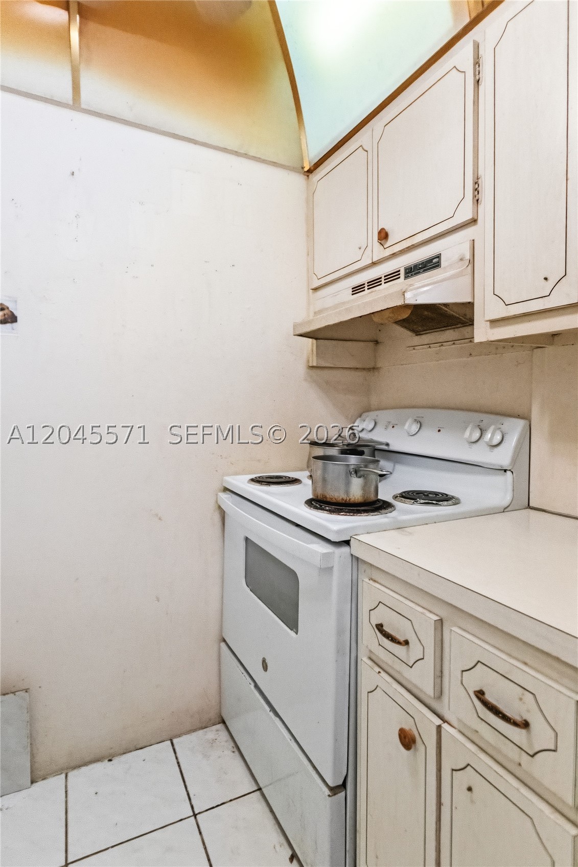 NO BAY WHITE HOUSE NO 2 C - Residential