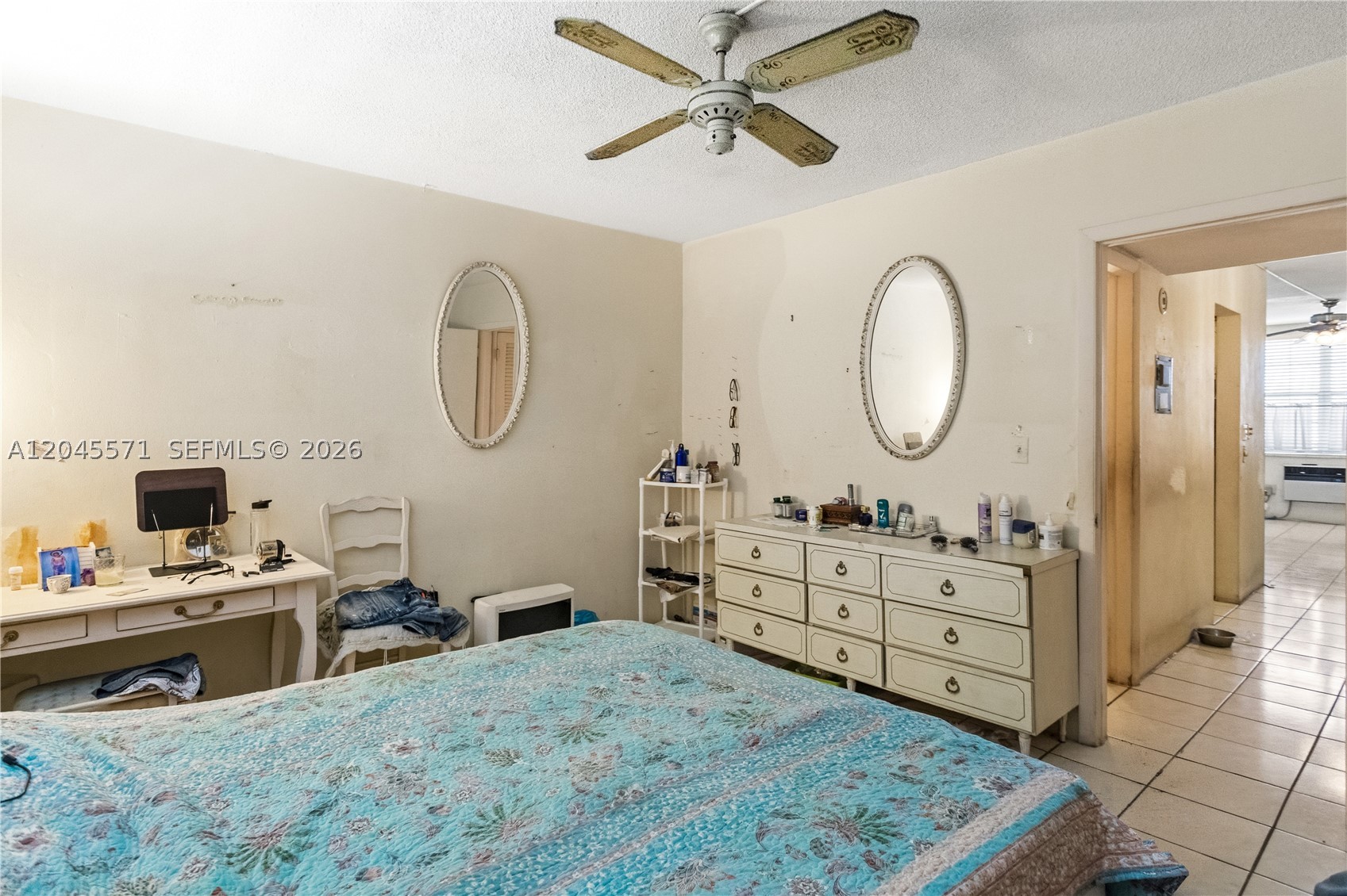 NO BAY WHITE HOUSE NO 2 C - Residential