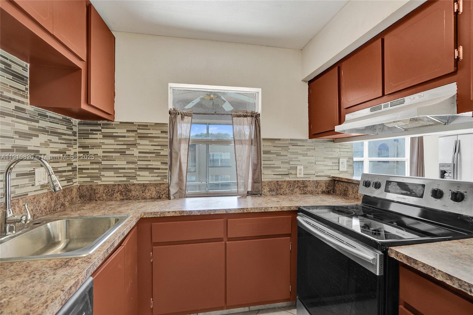WOOD HUE I CONDO - Residential