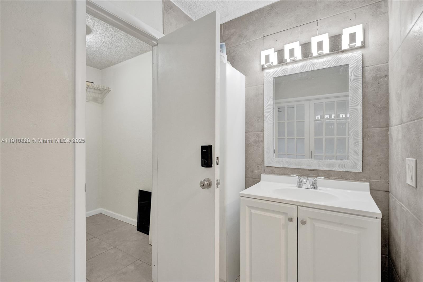 WOOD HUE I CONDO - Residential