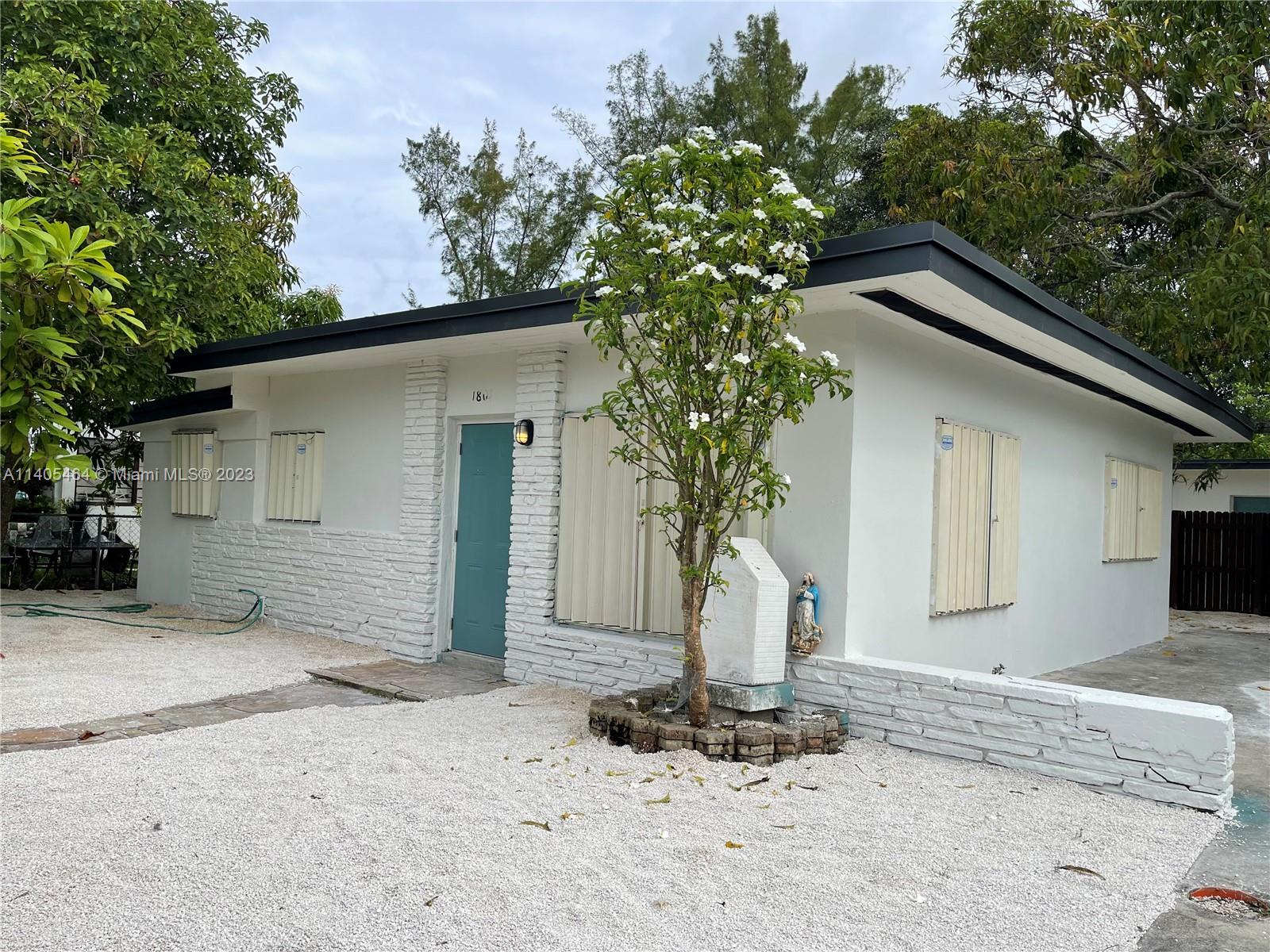 This unit features 3bd/1ba - it is a detached home with own private yard. Vinyl flooring throughout, freshly painted, laundry room and storage. Great location. Tenant pays for water and electricity. ***FIRST MONTH AND TWO SECURITIES FOR MOVE IN*****NO PETS******Next to a beautiful city park.