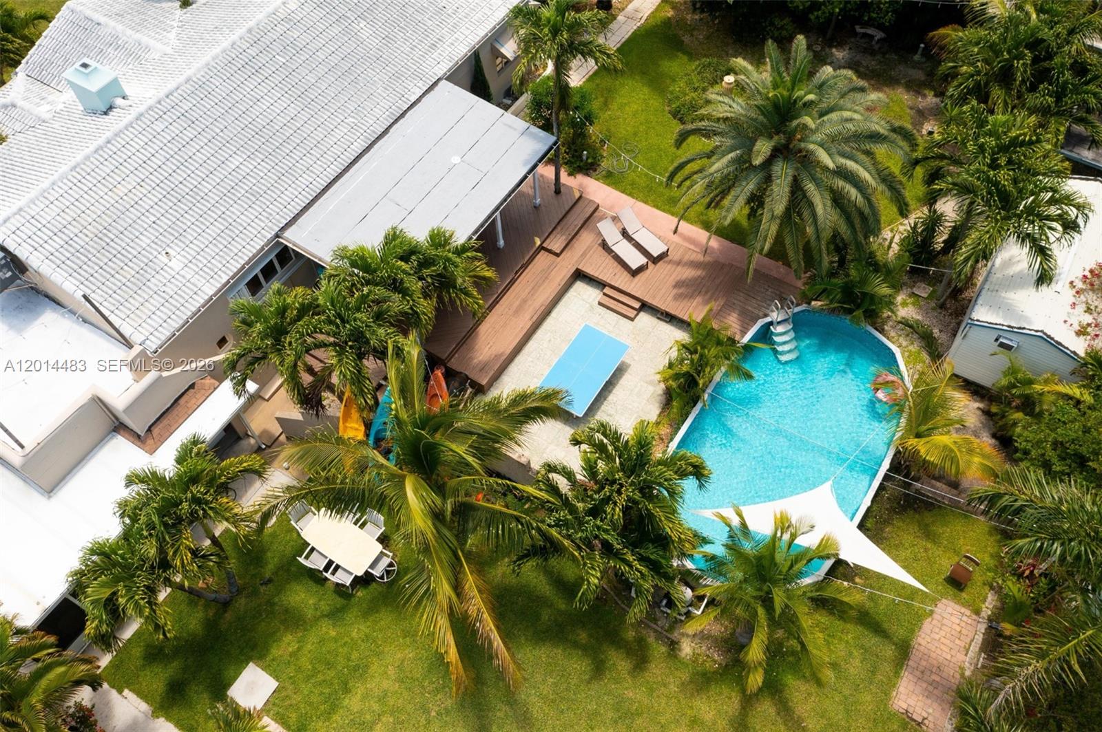 HOLLYWOOD LAKES SECTION - Residential