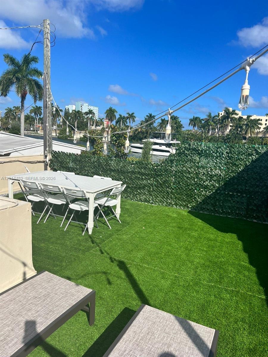 HOLLYWOOD LAKES SECTION - Residential