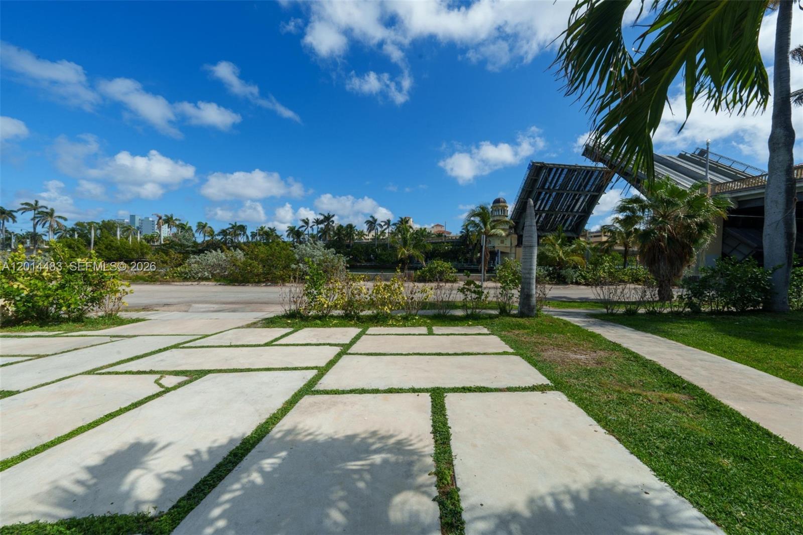 HOLLYWOOD LAKES SECTION - Residential