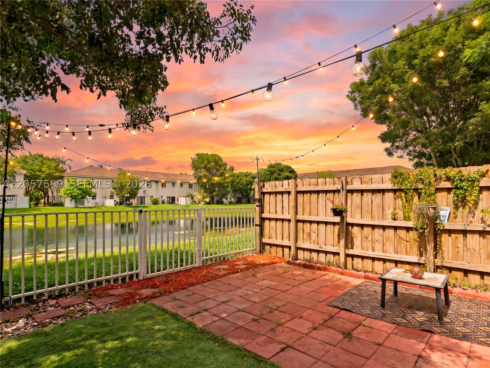 VENETIA GROVE - Residential