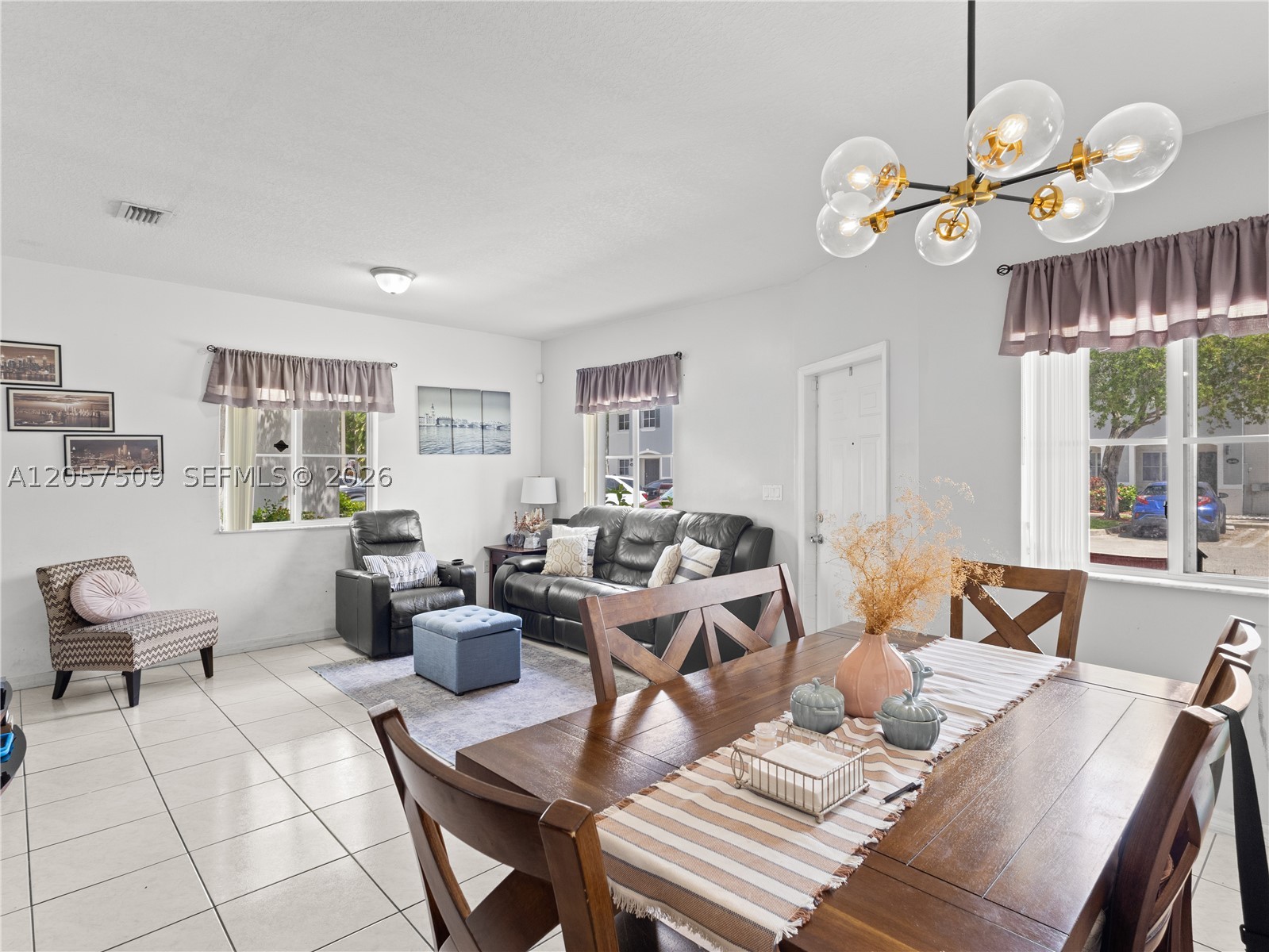 VENETIA GROVE - Residential