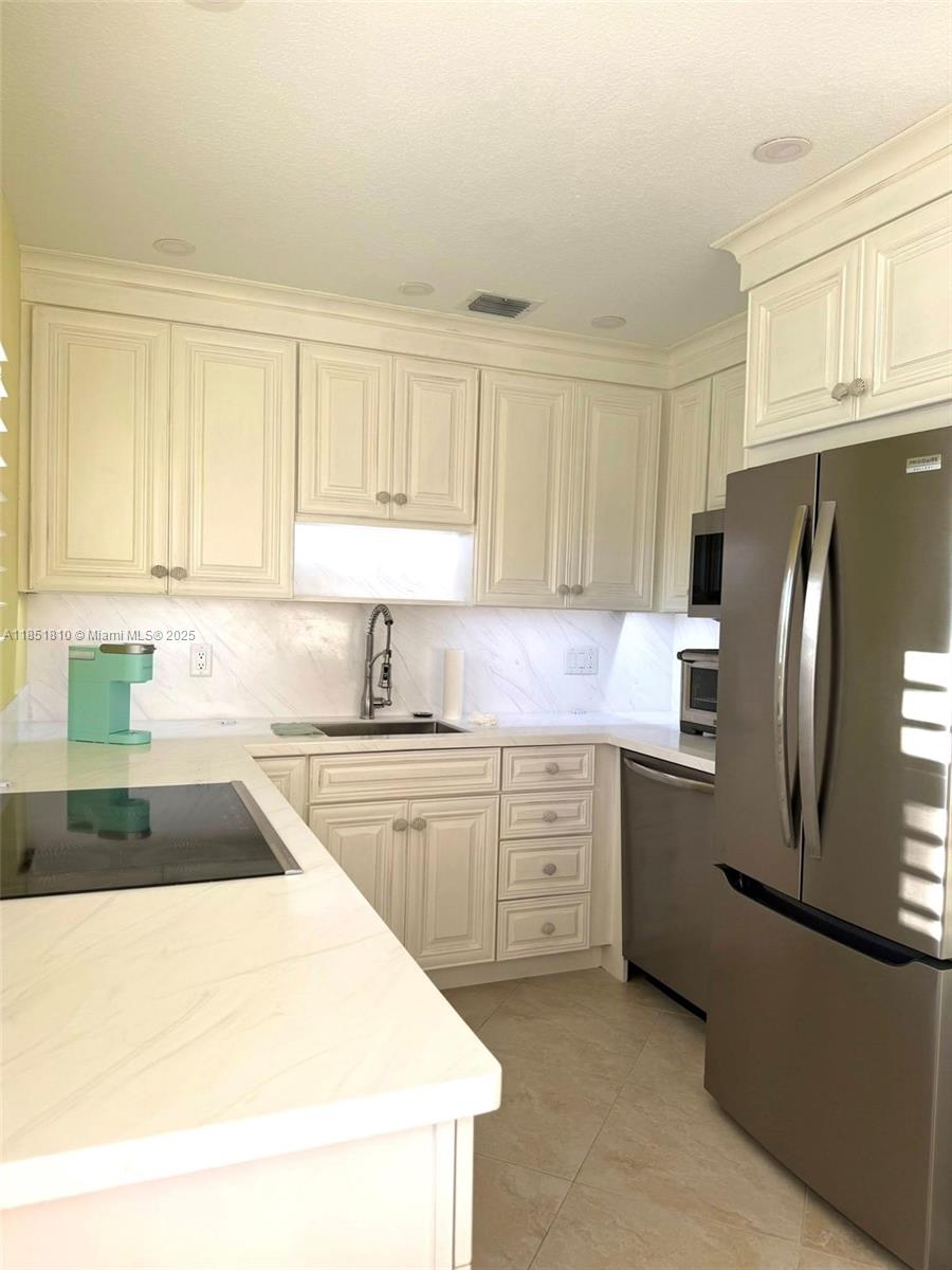 CEDAR POINTE CONDO - Residential