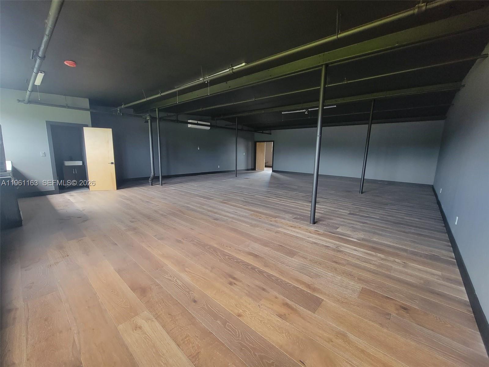 1,450 SF live/work loft-style creative studio available in the heart of Wynwood. Raw, open space with character, featuring a full bath and kitchenette for all-day functionality.

Designed for creators who need flexibility and freedom — ideal for photography shoots, video production, content creation, pop-ups, rehearsals, and workshops.

Perfect for photographers, videographers, artists, and influencers looking for an inspiring space that feels more like a canvas than a traditional office.