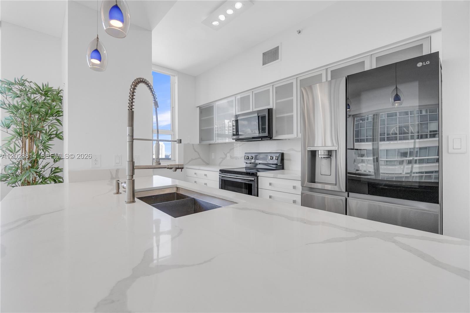 THE MARK ON BRICKELL COND - Residential Lease