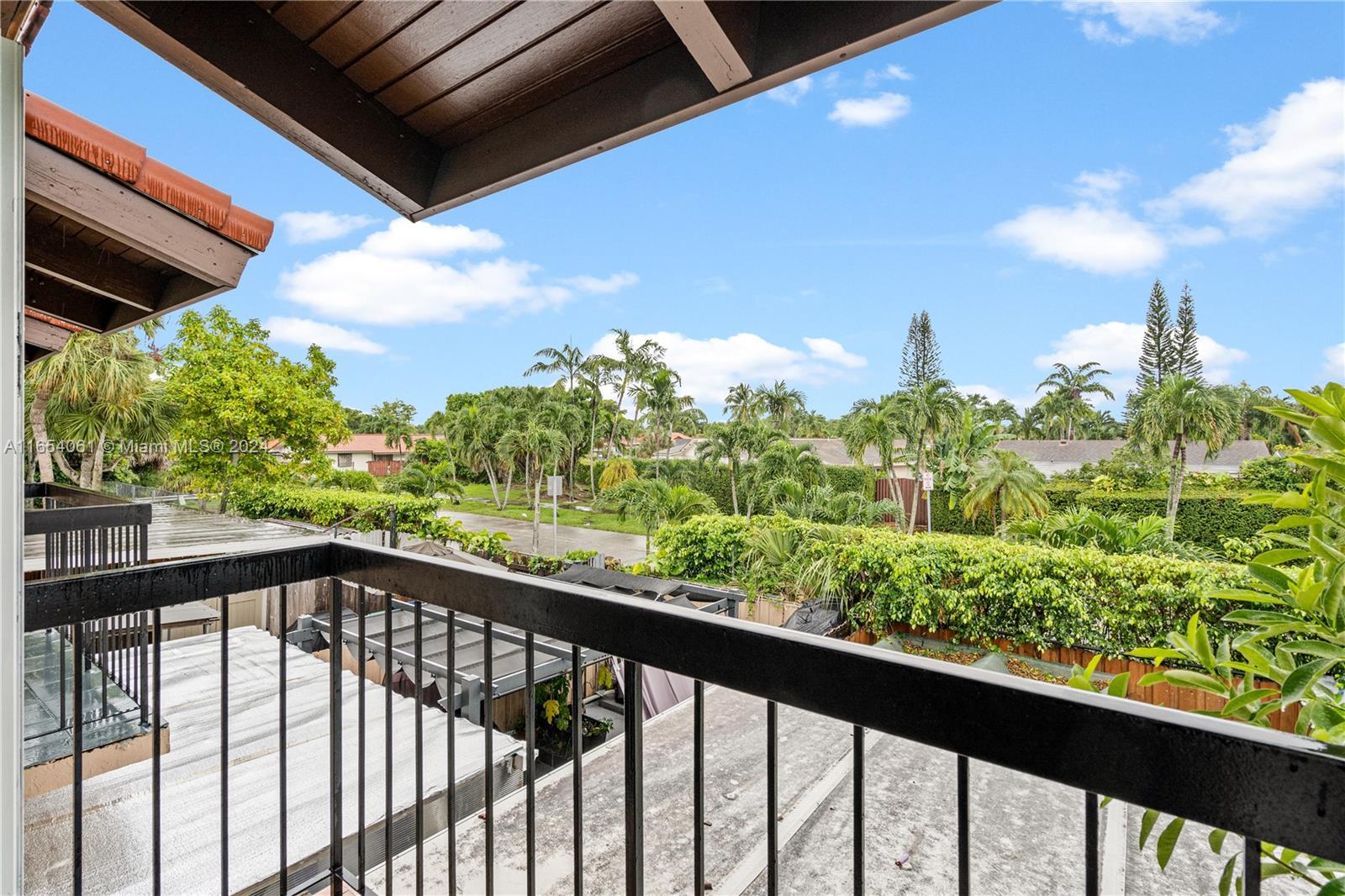 VILLAS UNIVERSITY SQUARE - Residential Lease