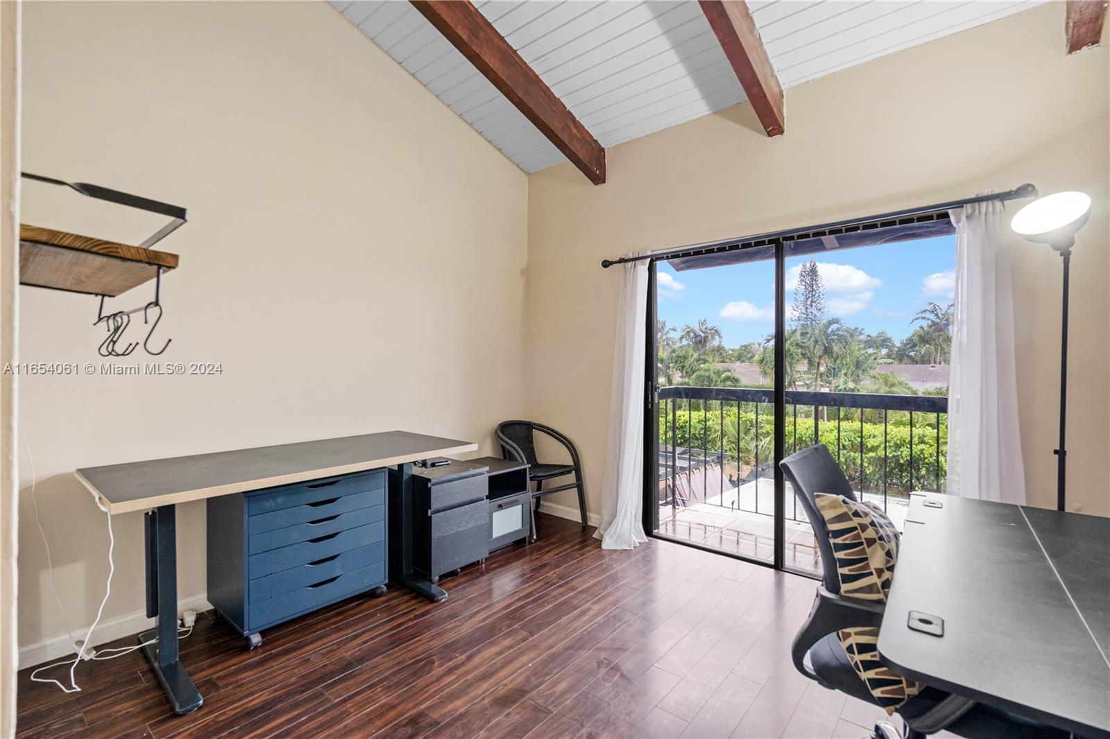 VILLAS UNIVERSITY SQUARE - Residential Lease