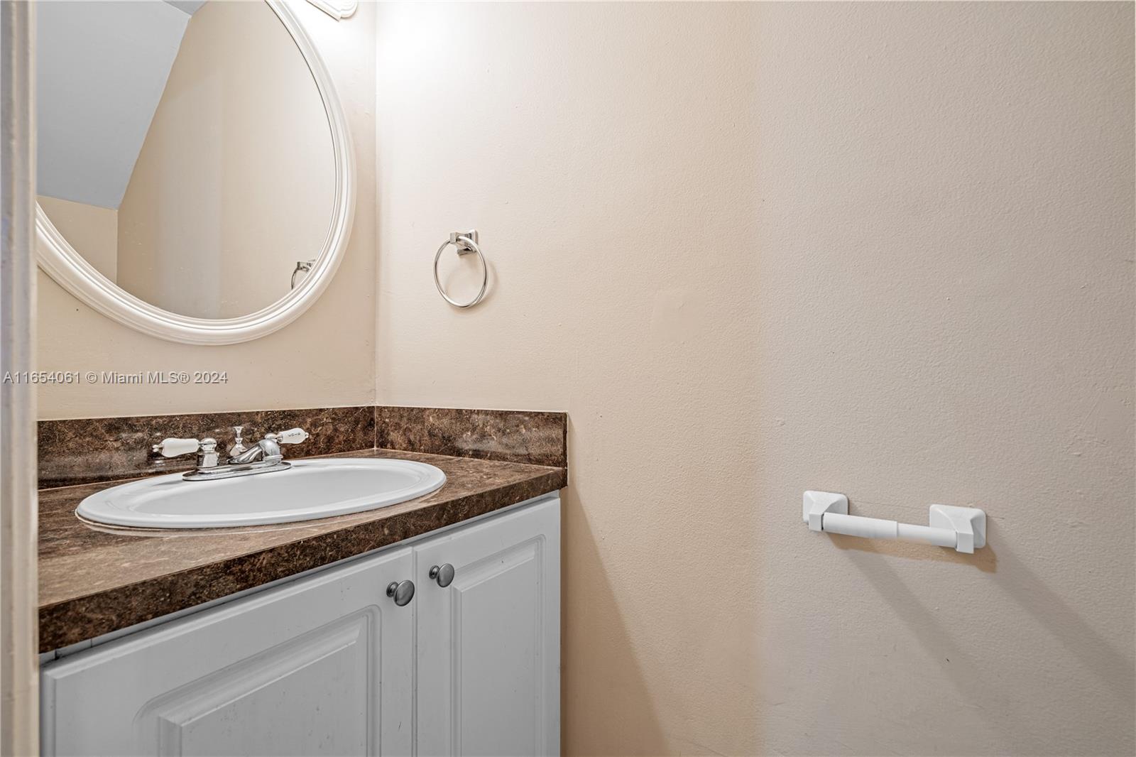 VILLAS UNIVERSITY SQUARE - Residential Lease