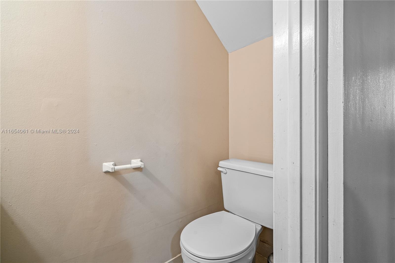 VILLAS UNIVERSITY SQUARE - Residential Lease