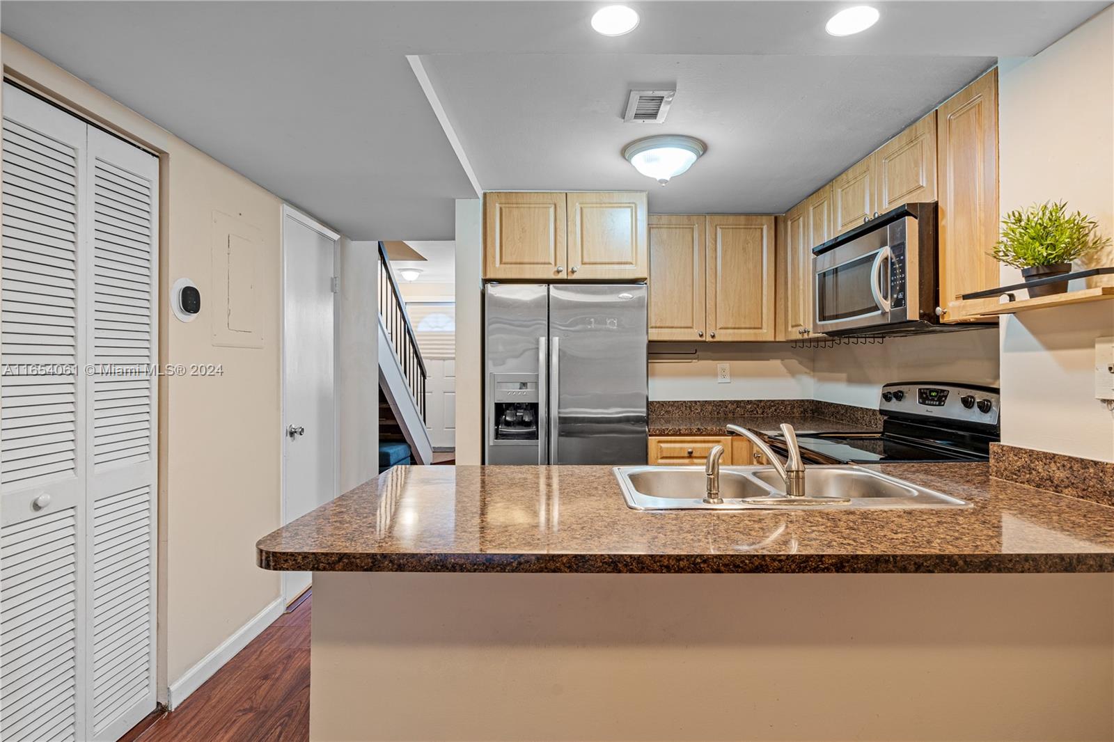 VILLAS UNIVERSITY SQUARE - Residential Lease