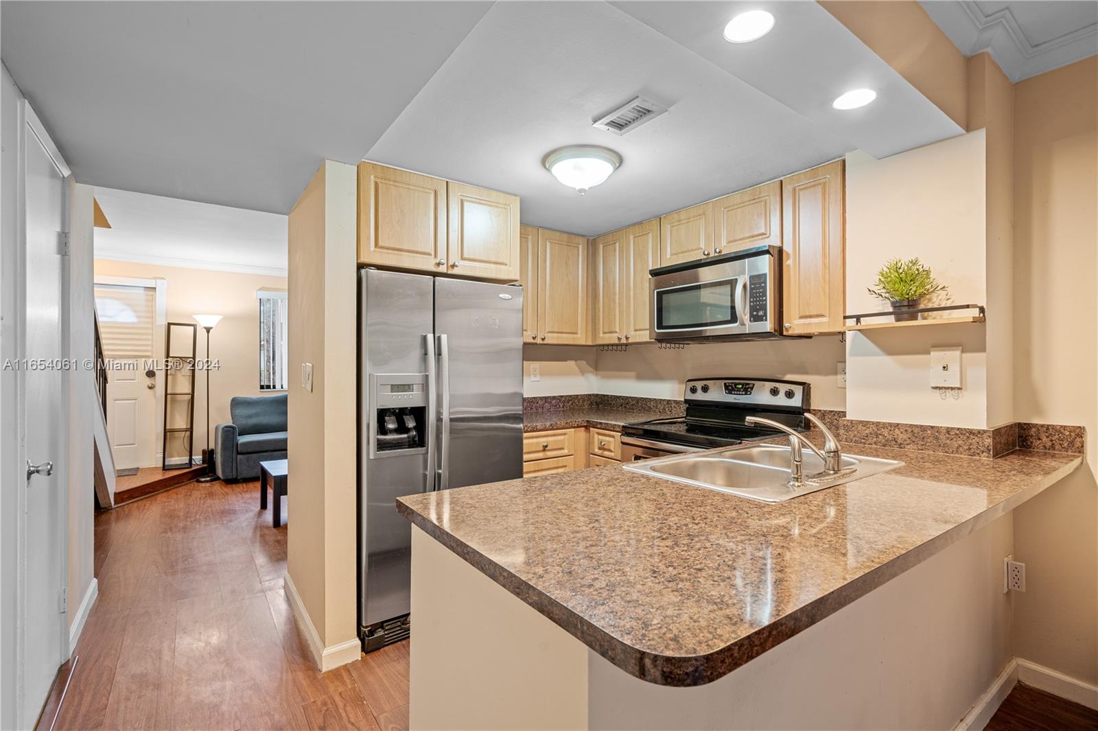 VILLAS UNIVERSITY SQUARE - Residential Lease