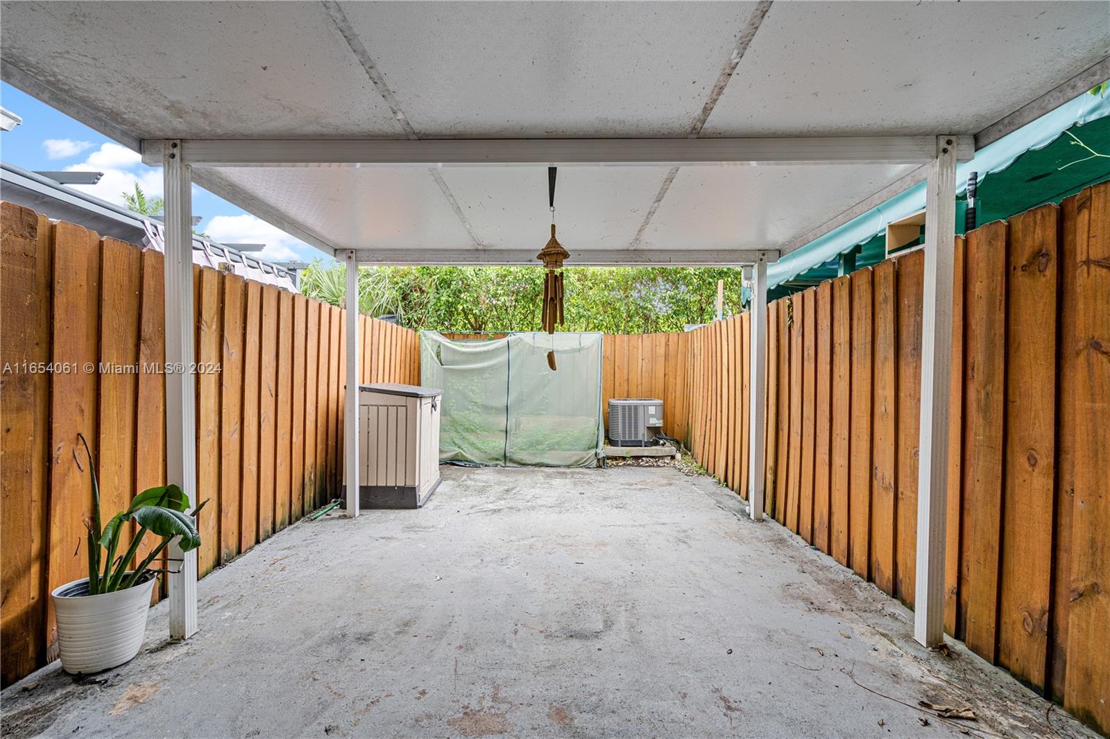 VILLAS UNIVERSITY SQUARE - Residential Lease