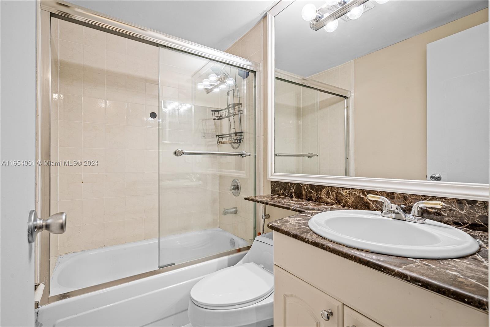 VILLAS UNIVERSITY SQUARE - Residential Lease
