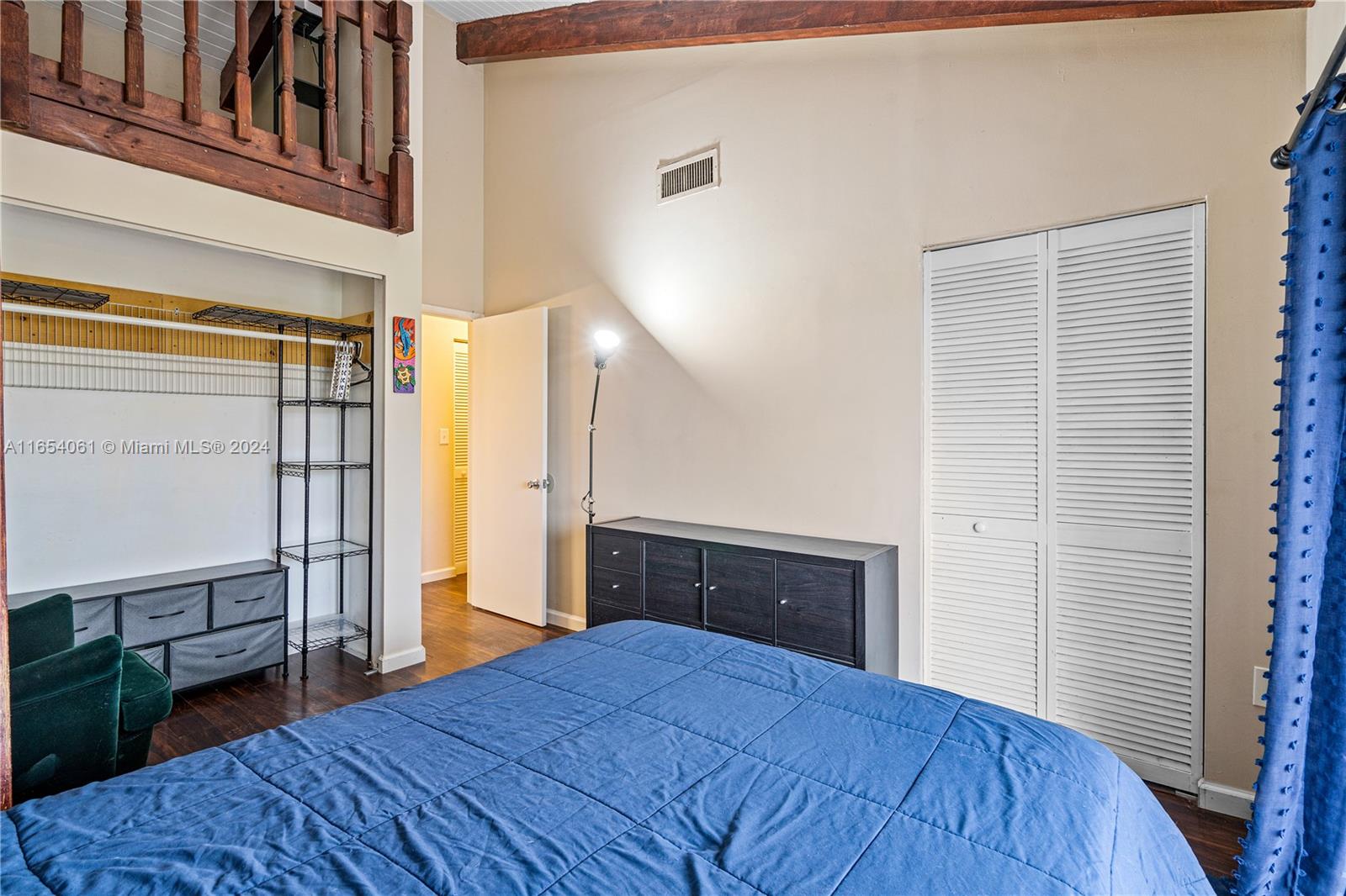 VILLAS UNIVERSITY SQUARE - Residential Lease
