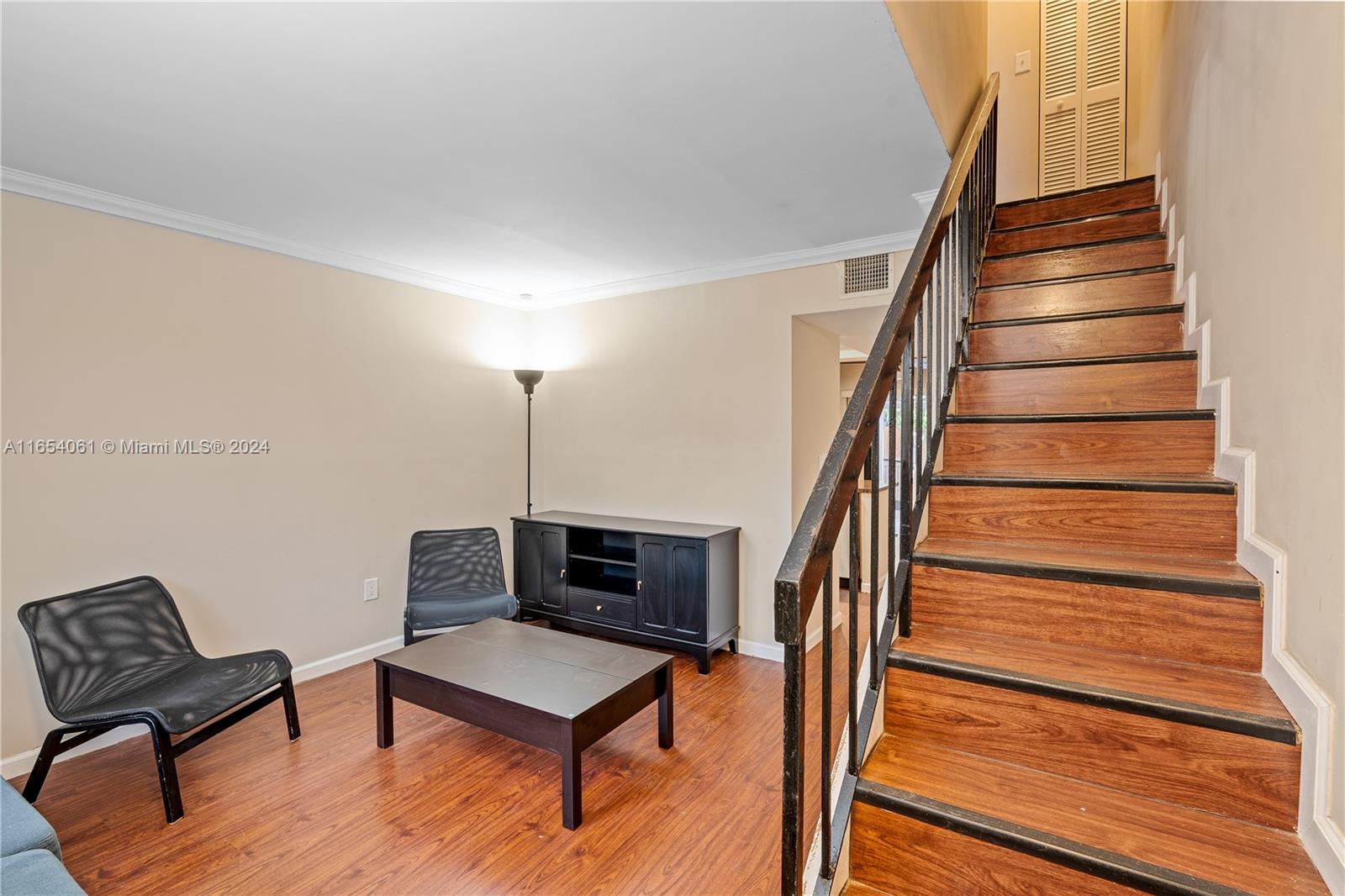 VILLAS UNIVERSITY SQUARE - Residential Lease