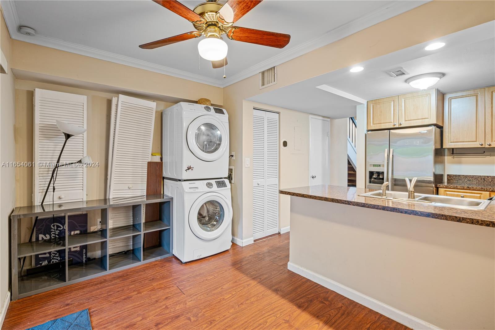 VILLAS UNIVERSITY SQUARE - Residential Lease
