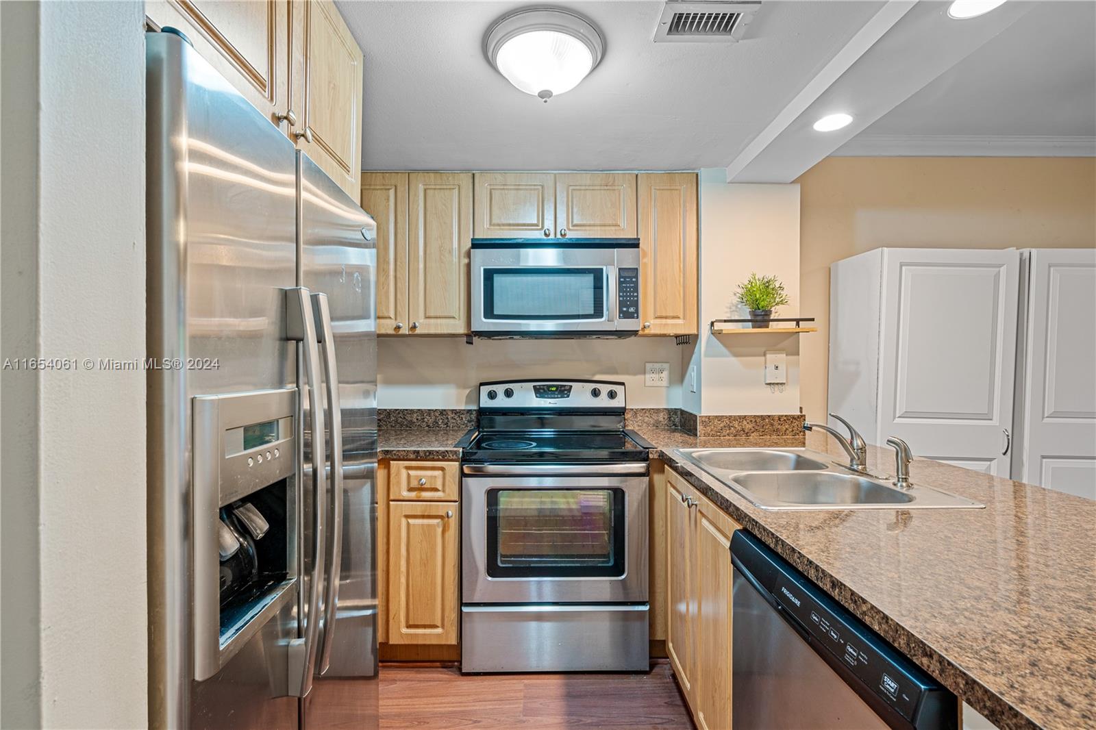 VILLAS UNIVERSITY SQUARE - Residential Lease