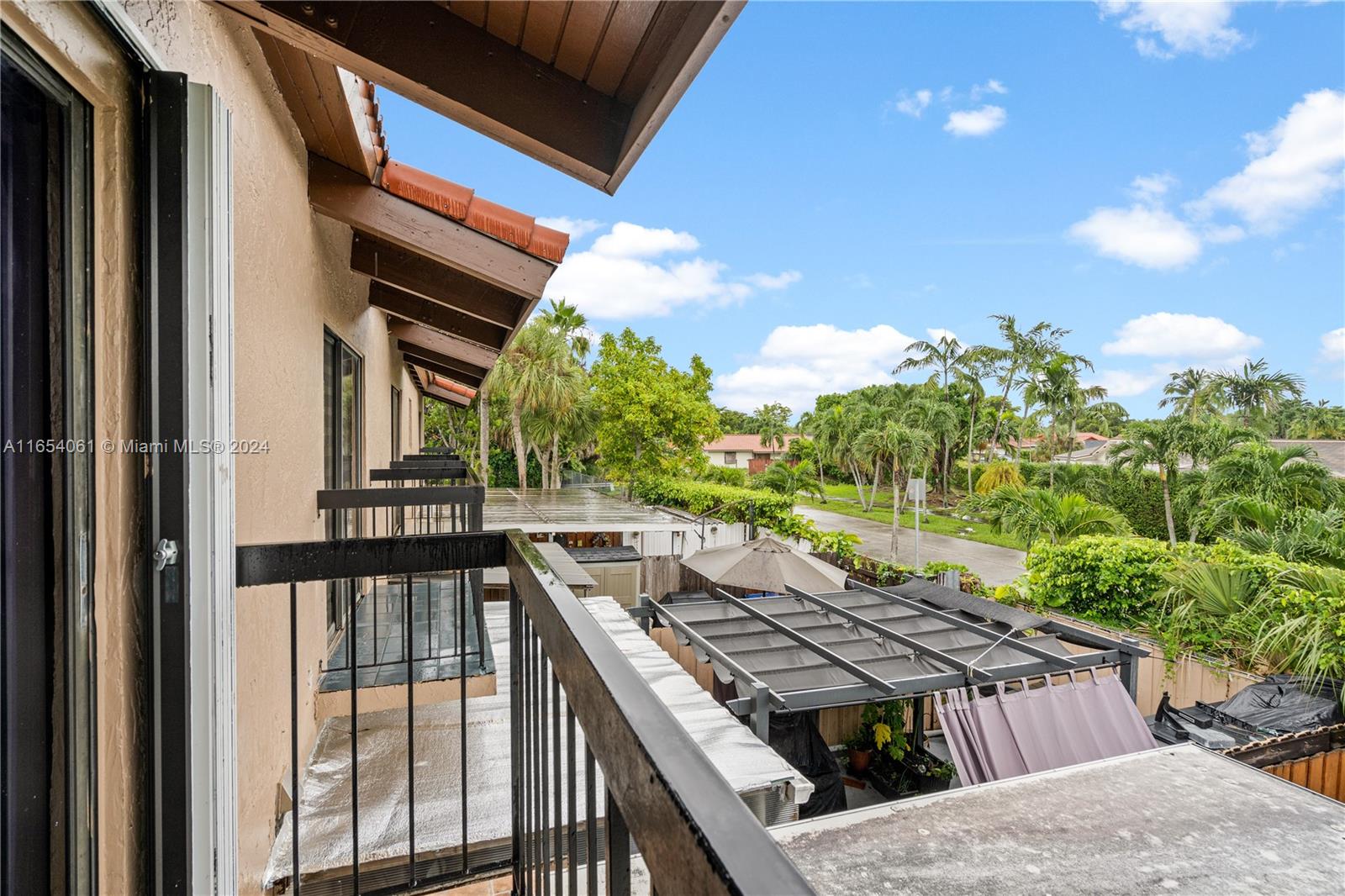 VILLAS UNIVERSITY SQUARE - Residential Lease