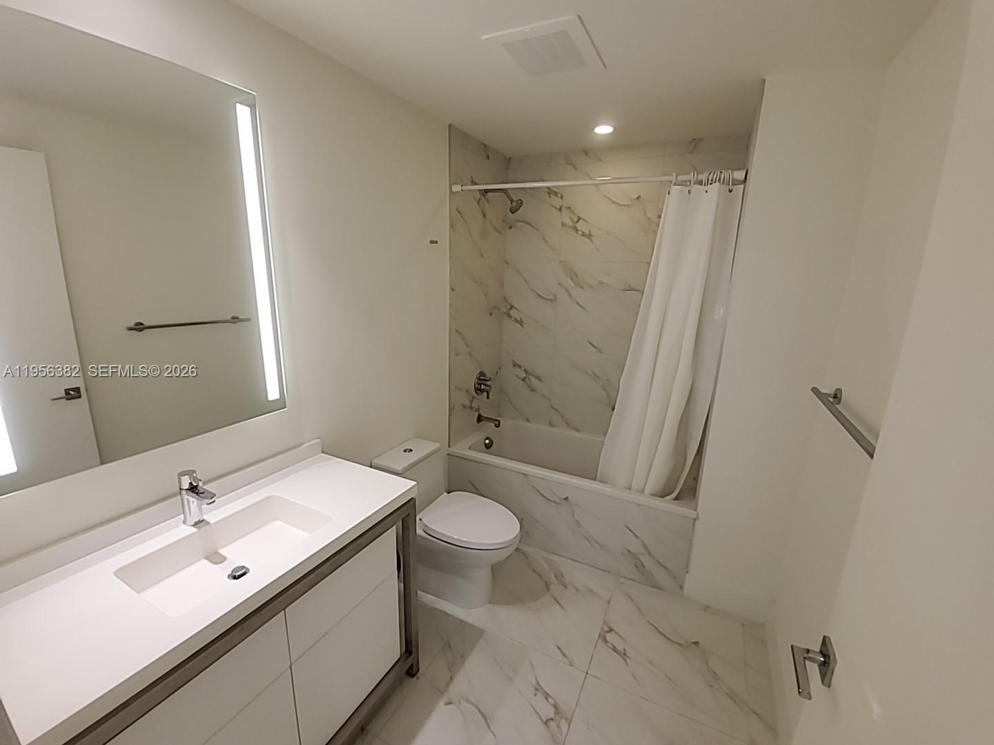 METROPICA NORTH TOWER ONE - Residential