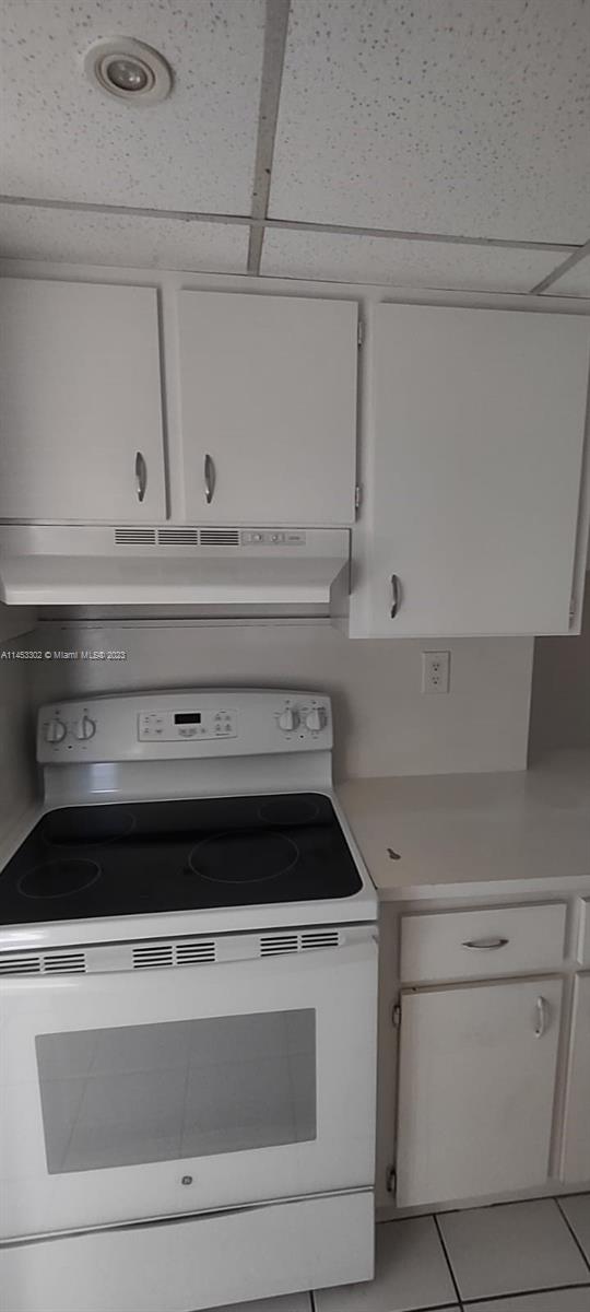NEW WORLD CONDO APTS IV - Residential Lease