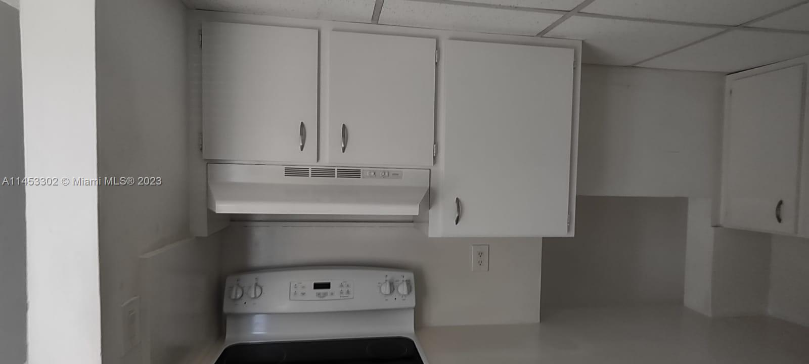 NEW WORLD CONDO APTS IV - Residential Lease