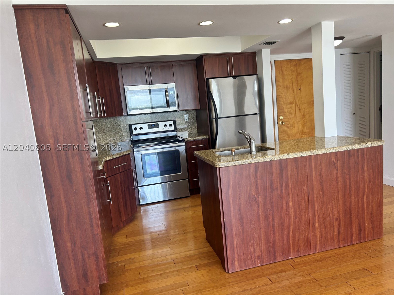 THE GRANDVIEW PALACE COND - Residential
