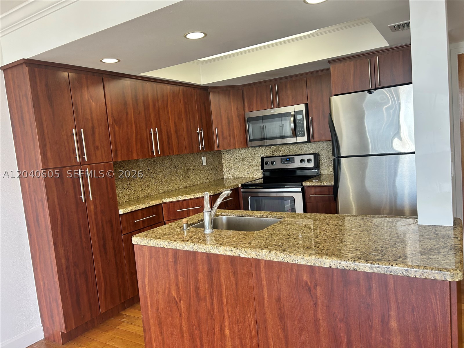 THE GRANDVIEW PALACE COND - Residential