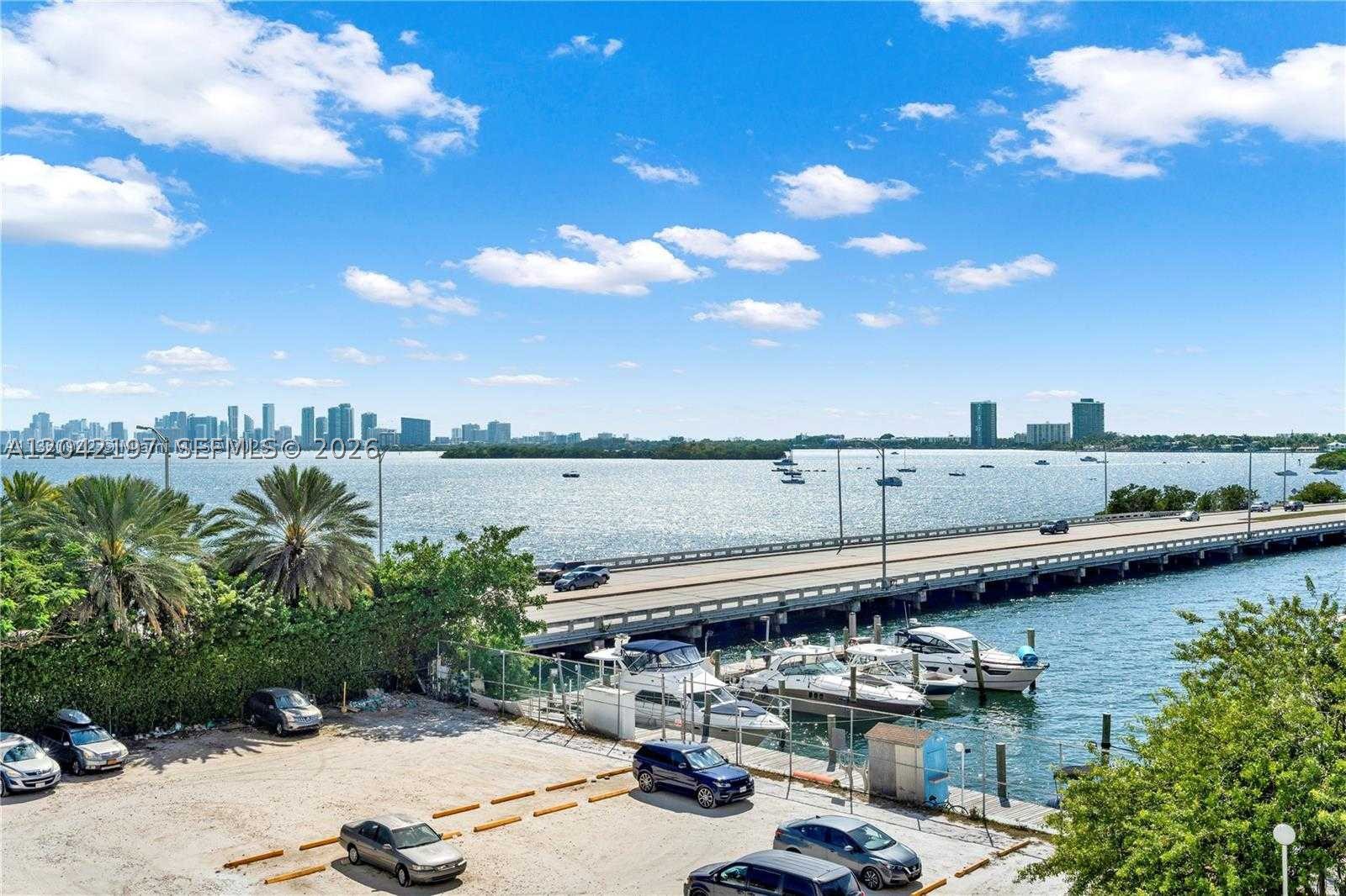 BAYSHORE YACHT & TENNIS C - Residential