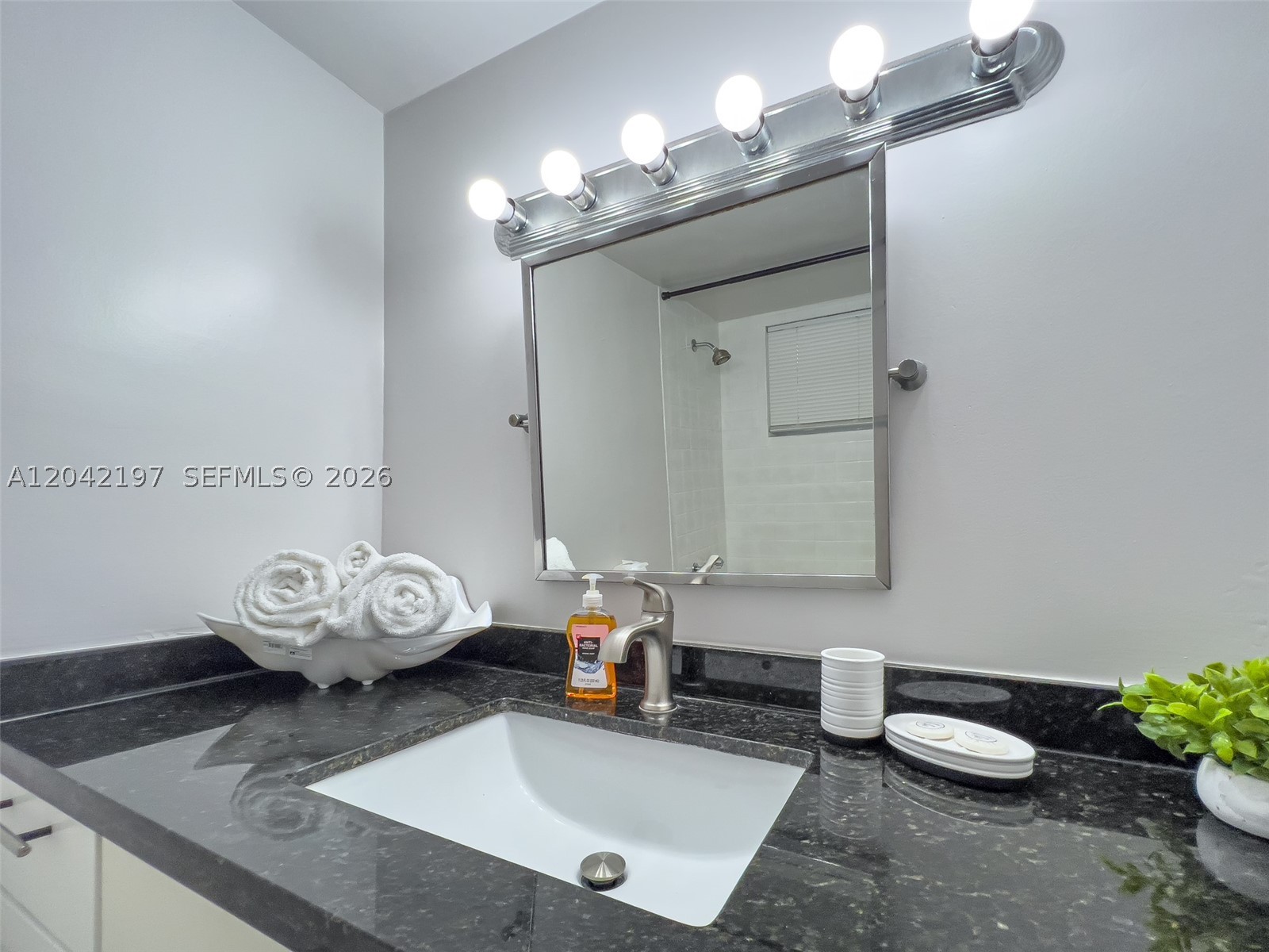 BAYSHORE YACHT & TENNIS C - Residential